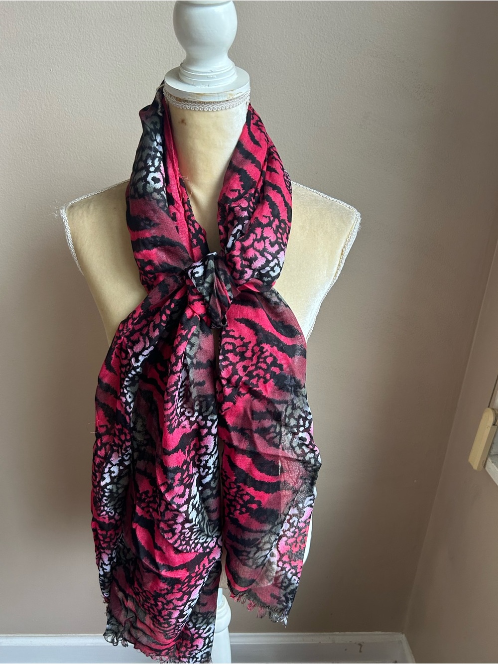 New Women’s Scarf Animal Print Red Black Multicolor Viscose Raw Edged 5000-3102